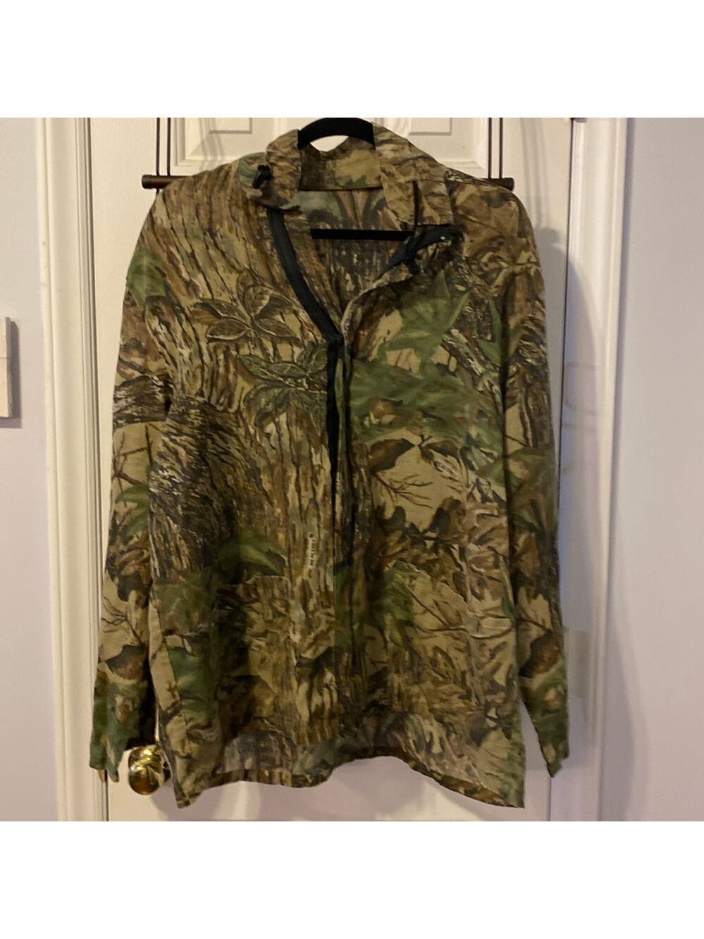 Realtree zip front lightweight big shirt. Men’s
M/L, tag has been removed